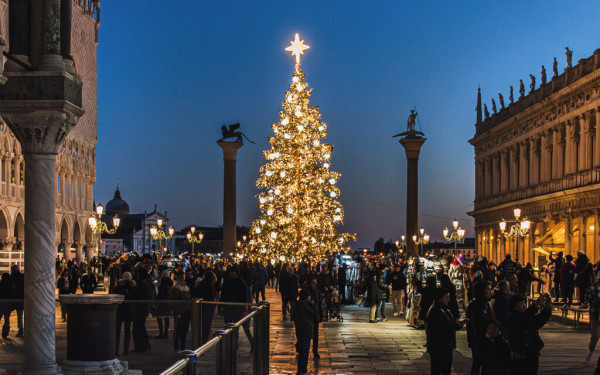 Екскурзия в ИТАЛИЯ - Коледна магия във Венеция - със самолет и водач от България! от 439,20 евро